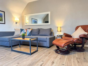 2 Full Apartments 4 Bedrooms with 14 beds and Parking